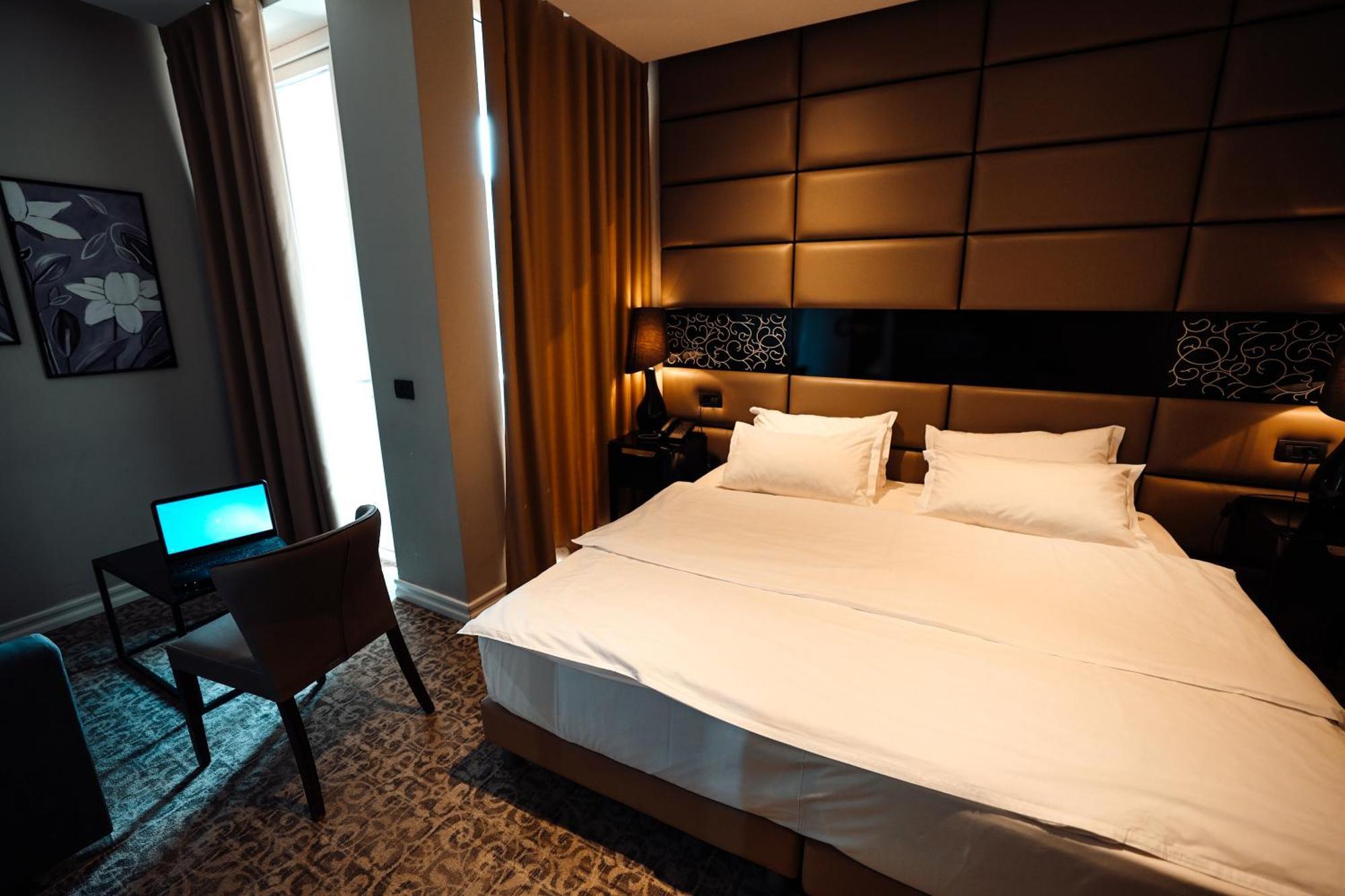 Senator Hotel Tiranë Luaran gambar